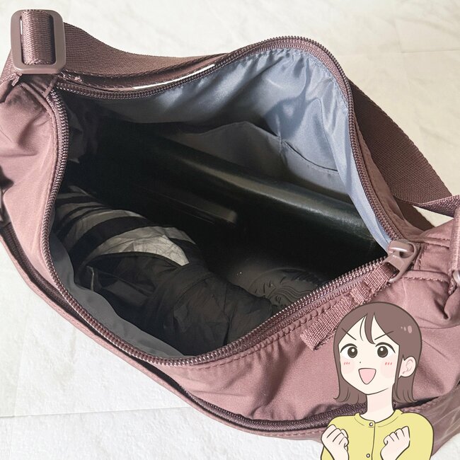 「安いし2個買いした」ユニクロの“1990円バッグ”がコンパクトな見た目なのに収納力バツグン！「衝動買いでしたがめっちゃ使える」「見た目がシンプルで最高」