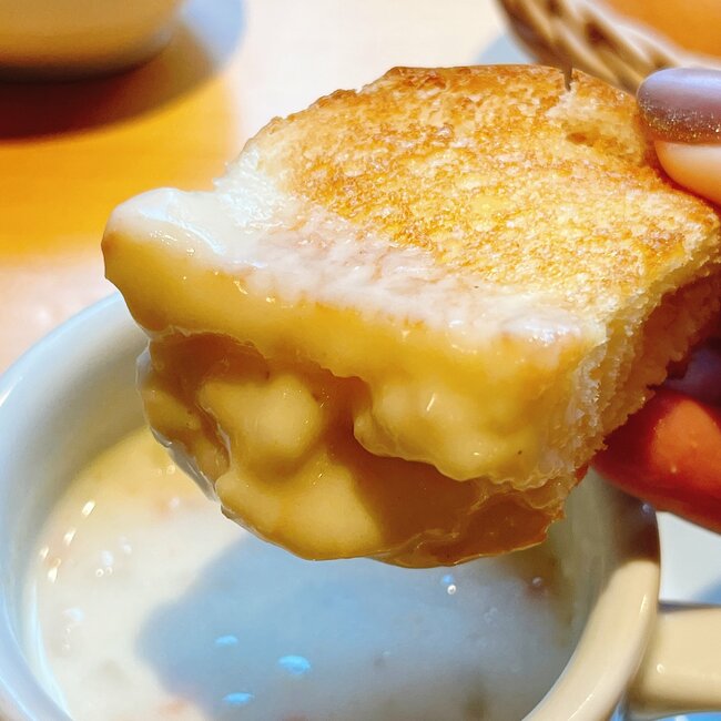 「5リットルくらい飲みたい！」コメダの“絶品すぎるモーニング”パンを浸して食べたら至福です「濃厚で旨味たっぷり」「と～っても美味しかった」