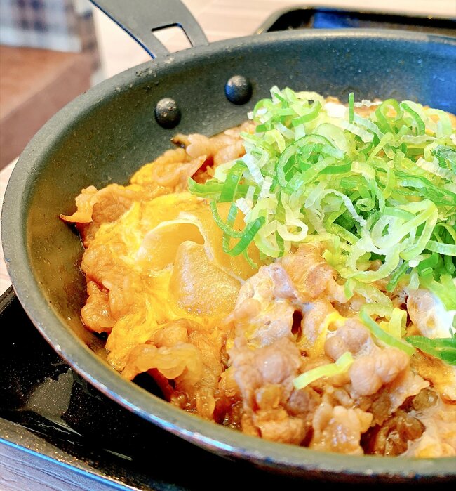「うますぎで2回目」「腹パンでございます」吉野家の“贅沢すぎる定食”ご飯のおかわり無料がうれしい！「ご飯大盛り3杯食った！」「元気の出る味」《実食レビュー》