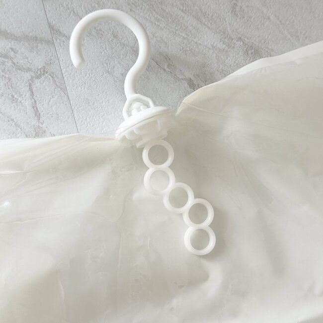 厚手のアウターがぺちゃんこに…！3COINSの“天才収納グッズ”でクローゼットがすっきりした！「スペースができてありがたい！」「衣替え時に役立つ」