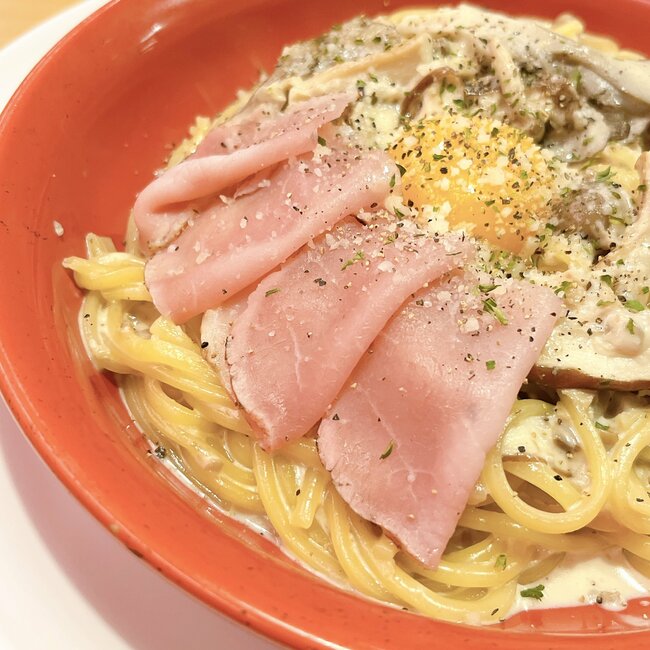 「うまぁぁ～」ガストの“きのこ盛りだくさんパスタ”が何度もリピートしたくなる美味しさ！「絶対食べてほしい」「思った以上にきのこ」