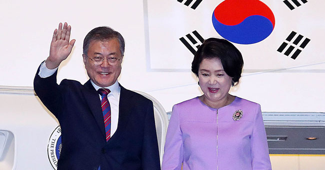 文在寅大統領と金正淑夫人
