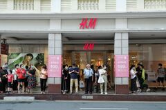 コロナ克服の中国、経済規模で世界一の米国に迫る