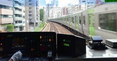 電車はなぜハンドルなしで曲がれる？なぜ線路下に木の板が？元鉄道員が解説