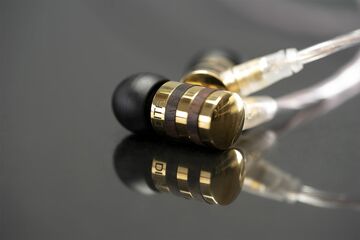 DITA、世界限定300台のお値打ちイヤホン「PRIJECT 71」