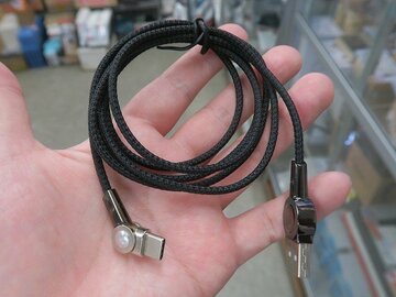 180度回転するコネクター付きのマグネット式USB充電ケーブル
