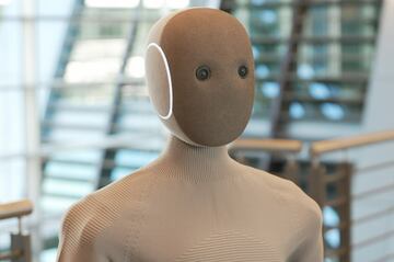 ヒト型家事ロボット「NEO」試してみた