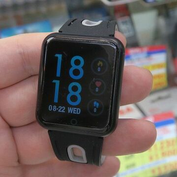 なんとお値段4780円！ Apple Watch似のIPS液晶搭載スマートウォッチ