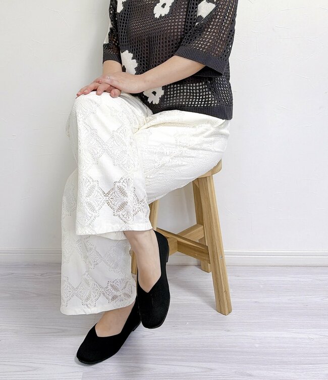 【ハニーズ】はくだけで大人かわいい！2480円の“華やかパンツ”いつものコーデが見違えちゃった！「お値段以上に高見えします」「おしゃれ着として大活躍」《購入レビュー》