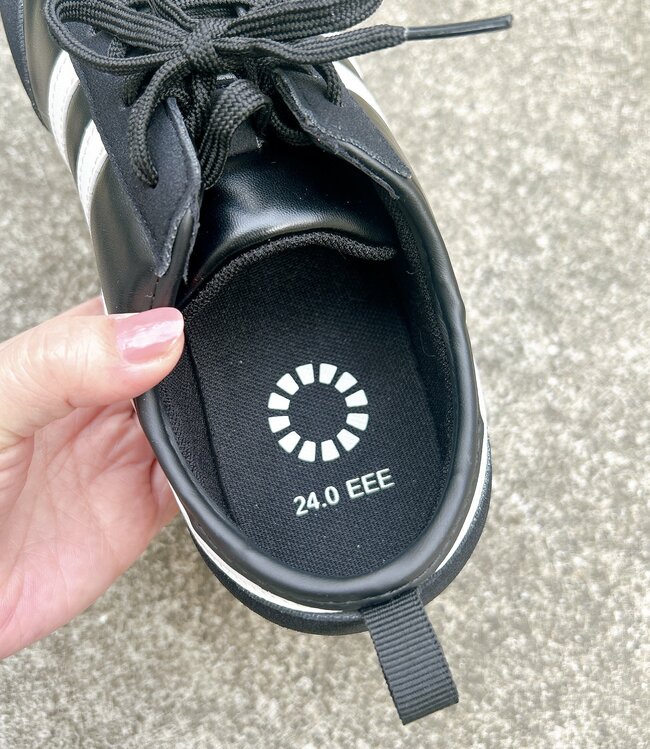 「2500円では申し訳ない！」「50代もオシャレに」ワークマンの“めちゃ軽シューズ”がレトロでかわいすぎる…！「ワークマンとは思えない」