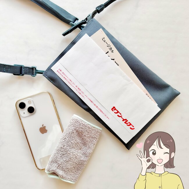 「ポケットがわりに使ってます」無印良品の“大きく開くサコッシュ”が使い道いろいろで優秀すぎる!「サッとお出かけできて最高」「見た目以上の収納力」