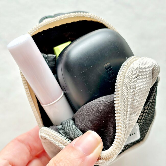「色違いで購入しました」ニコアンドの“ポケットたくさんバッグ”肩が疲れにくくて天才！「軽い素材でデザインもいい」「体にフィットするので疲れません」