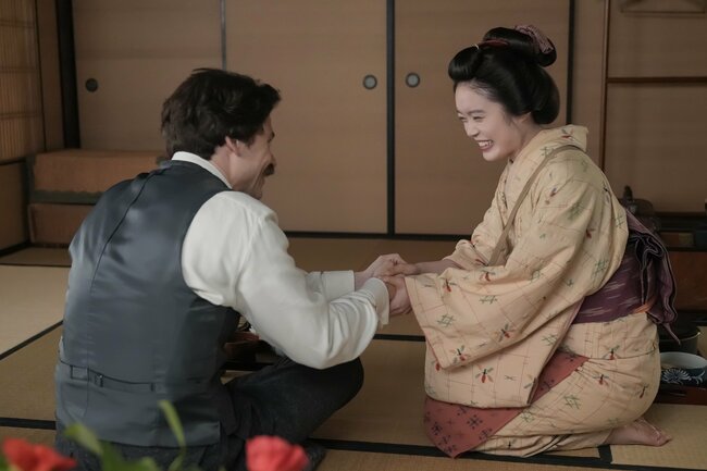 「湯たんぽ」の演技が秀逸!トミー・バストウがもらした台詞に共感してしまう〈ばけばけ第49回〉