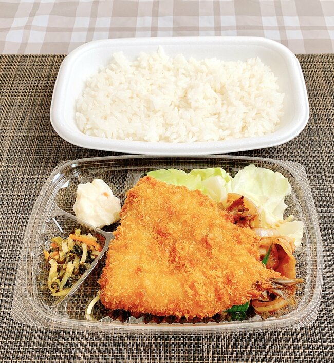 「やるじゃん!」「本当に世界一うまい」ほっともっとの“よくばりすぎる弁当”おかず2種盛りでまんぞく感がスゴい!「アツアツでした」