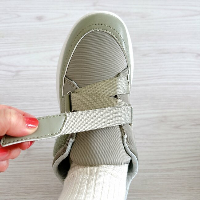 楽ちんすぎて、他のスニーカーに戻れない…!ワークマンの「新感覚シューズ」スポッと履けて、ふんわり歩けちゃうんです!