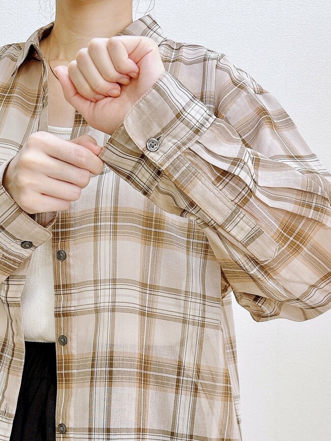 サッと羽織るだけでカワイイ！無印良品の“ふんわりシャツ”お尻まですっぽり隠せて優秀！「色違いも購入したい」「コスパ優秀な商品です」《購入レビュー》