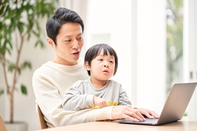 小さな子どもがいると在宅勤務も大変なようです