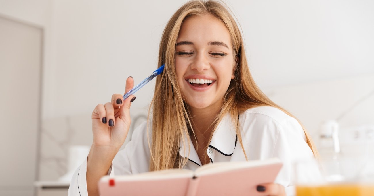 【書くだけで人生が変わる】頭のいい人の「1分ノート術」とは？