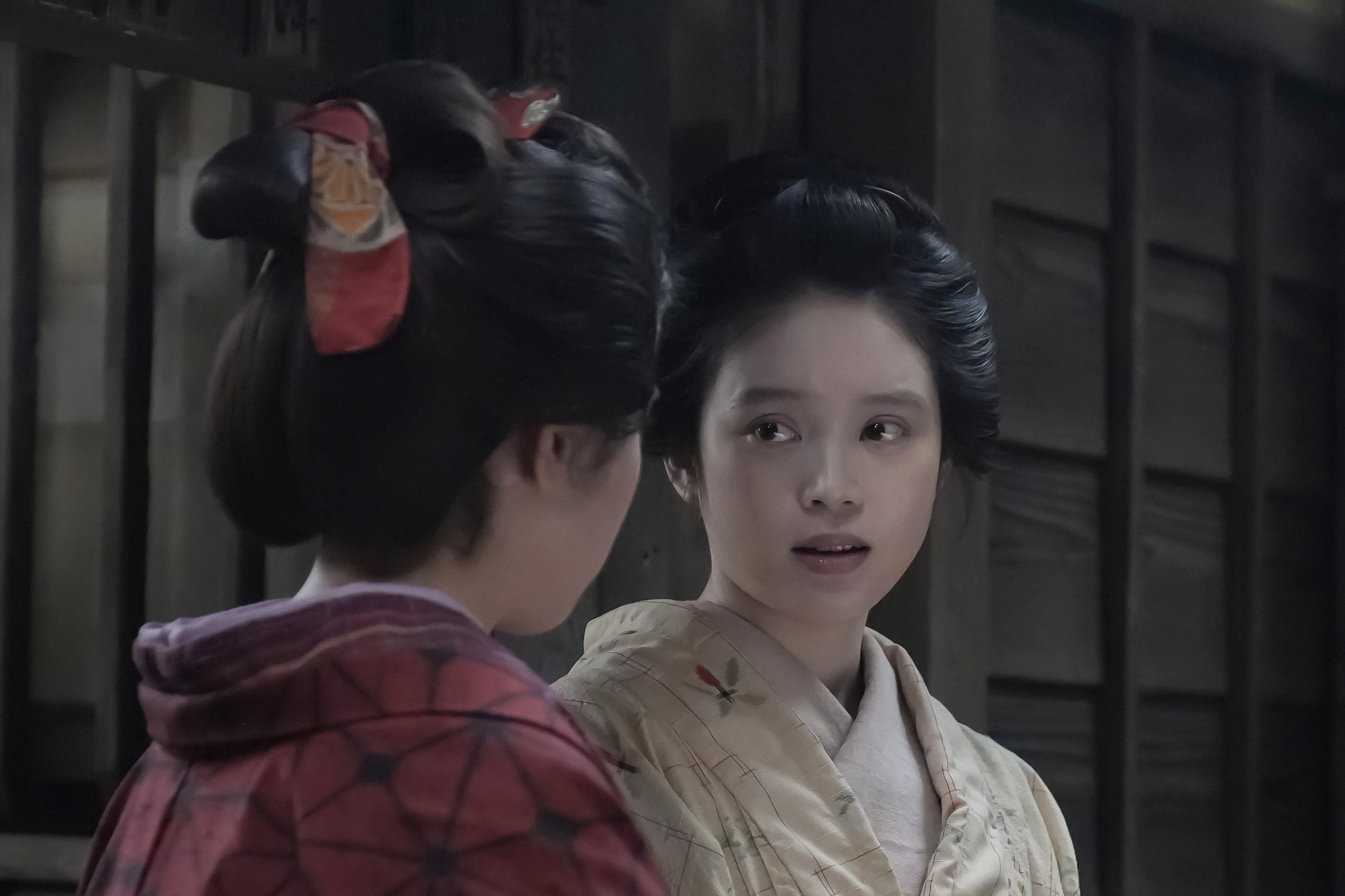 結婚初夜なのに…ロウソク持って仁王立ち！真実明かさぬ新妻に“異人の夫”が詰め寄った〈ばけばけ第67回〉