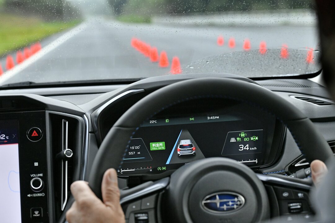 新型レヴォーグ アイサイト 搭載 非搭載 乗り比べでわかった進化の凄さ ニュース3面鏡 ダイヤモンド オンライン