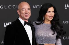ベゾス氏のファッション、嘲笑と批判の的に