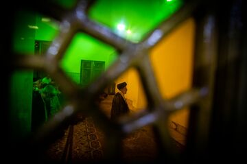 イラン強硬派の新大統領、核合意の行方を左右