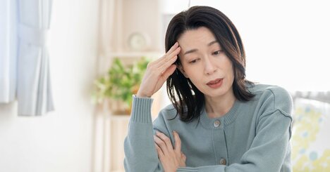 物忘れがひどくなったらすぐやって！認知症を防ぐ「10秒もも上げチェック」「30秒スクワット」のスゴイ効果【写真で解説】