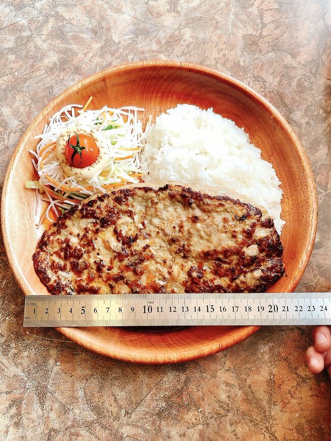 「激ヤバ量だった」びっくりドンキーの“デカすぎハンバーグ”この見た目は声出るわ…!「これ食いきれるかな…」「舐めてかからない方がいいです」