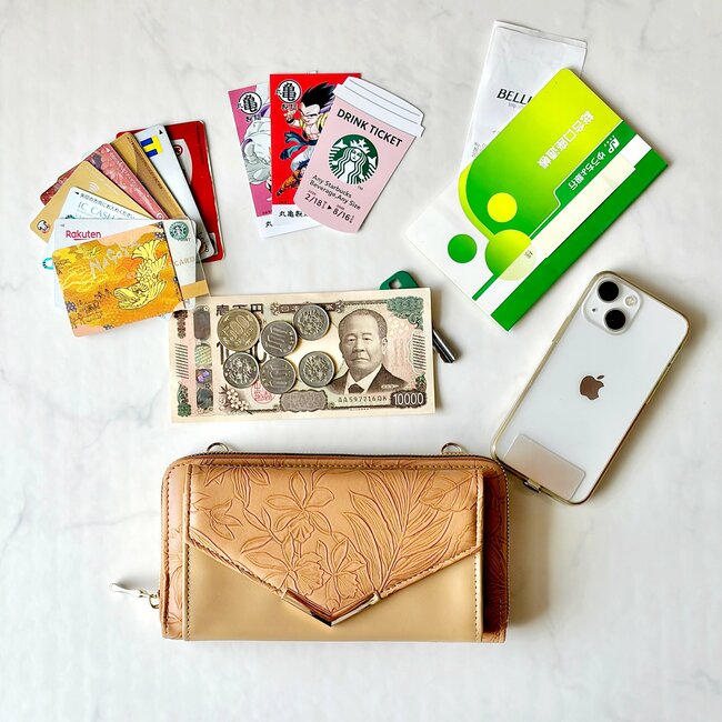 カードや診察券が50枚も入った…！しまむらの“1419円お財布ショルダー”スマホも収納できて天才すぎる！