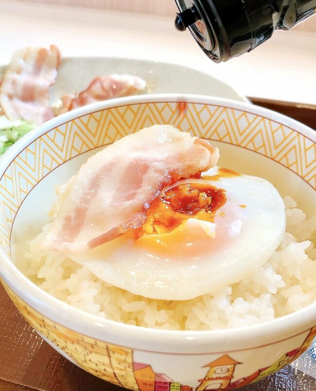 「コスパ最強ですよ」「やっぱりこれが一番好き」すき家の“570円モーニング”おかずたっぷりでボリューム満点!「こういうのでいいんですよ」