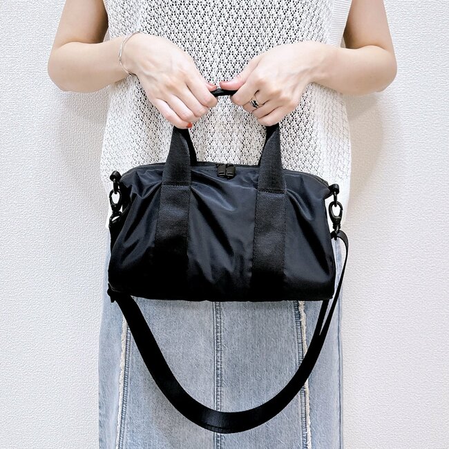 「取り寄せてでも買って良かった」「ヘビロテ確定」無印良品の“万能ミニバッグ”見た目以上に荷物が入って大助かりです!「みんな買ってほしい」