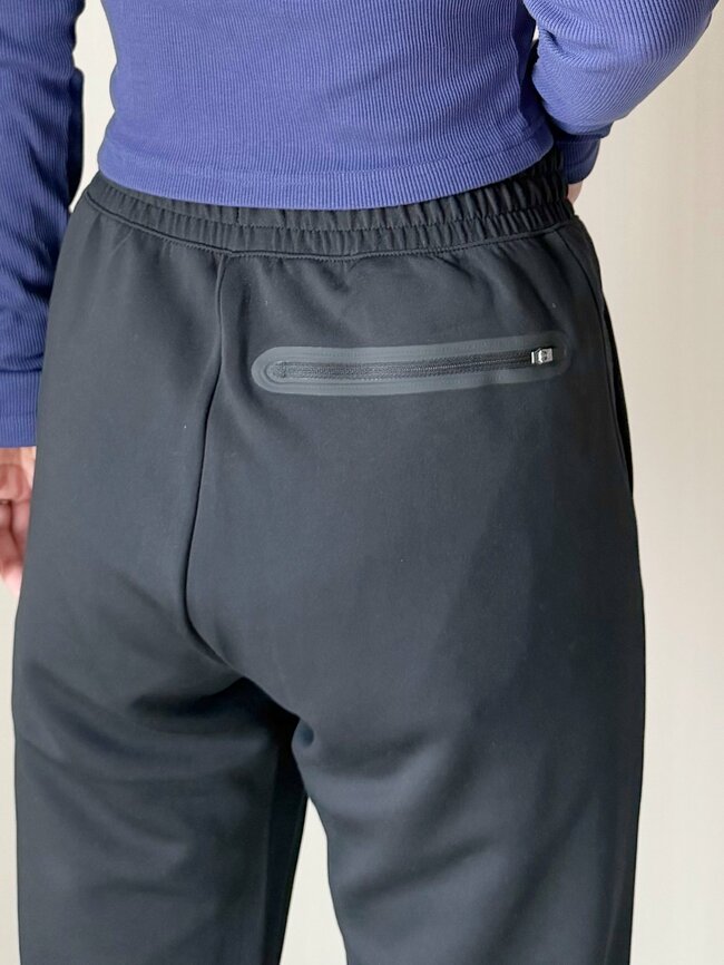 「有名スポーツメーカーのものと見劣りしない」ユニクロの“もちもちスウェット”あまりの気持ちよさに即買いした！「軽くてはき心地が非常に良い」「ここからの季節にヘビロテ」