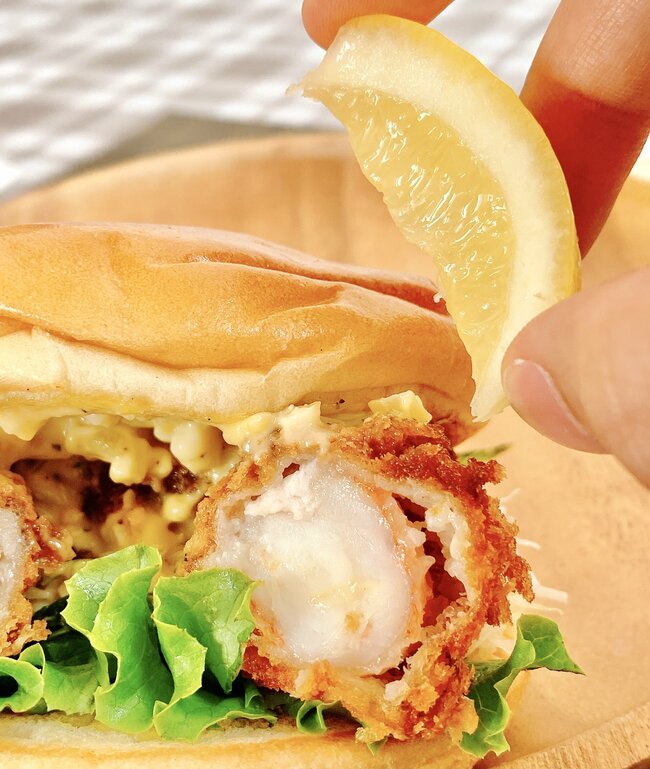「モスの最高傑作だと思ってる」「美味すぎて飛ぶ」モスバーガーの“贅沢すぎるメニュー”最後まで感動しっぱなしの一品でした！「超ボリューミー」