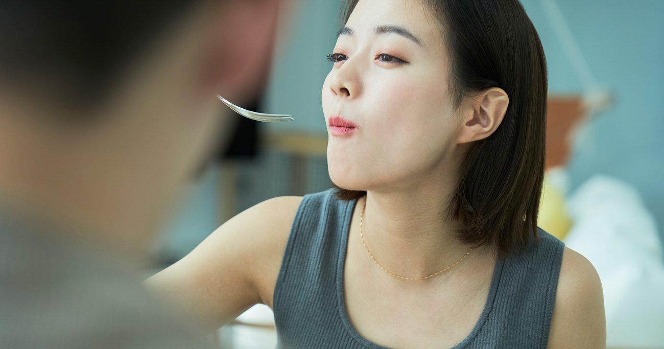 料理を作った妻が夫に「おいしい?」→何と答えるのが正解か?