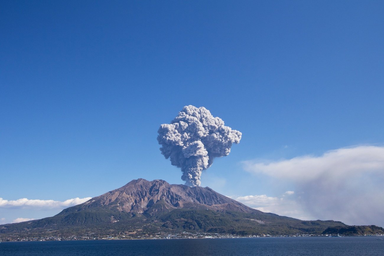【京大名誉教授が教える】「桜島」はなぜ頻繁に噴火して、いまも3000メートル級の噴煙が毎日のようにあがるのか…そして「今後気をつけるべきこと」とは?