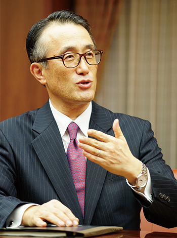 三菱UFJ銀、突然の交代で就任した新頭取に聞く「変革」