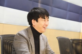 電卓と似ている翻訳機市場?! AI通訳機「ポケトーク」は世界を席巻できるか?<朝倉祐介・シニフィアン共同代表×松田憲幸・ソースネクスト社長 対談後編>