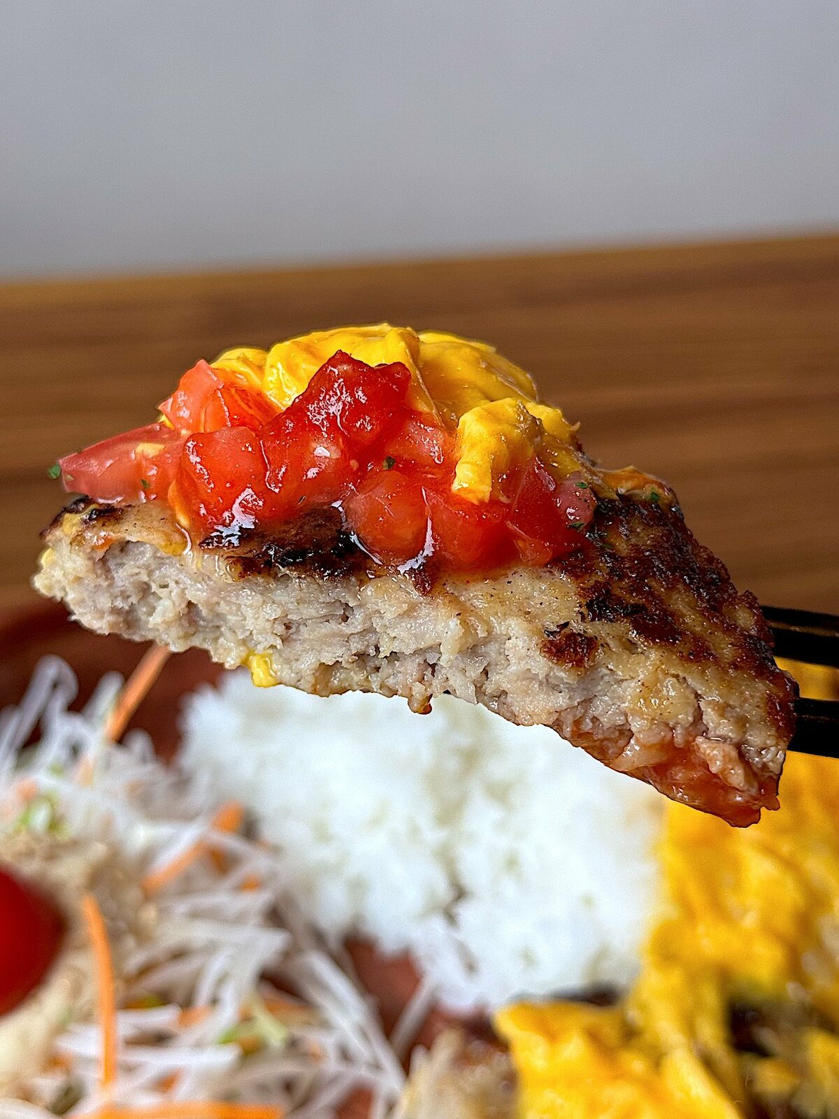 「見た目以上にボリュームが凄い」びっくりドンキーの“夏限定ハンバーグ”がおいしすぎて涙出る「めっちゃ好き」「超オススメです」
