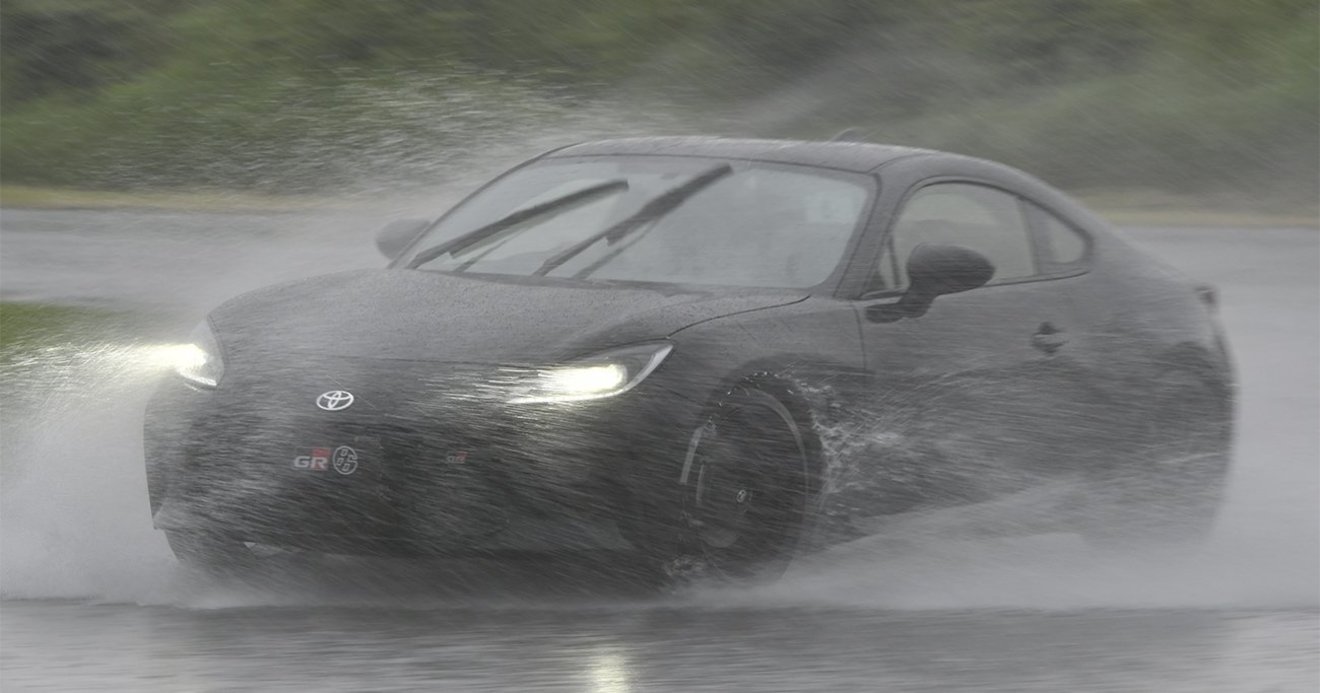 ゲリラ豪雨のサーキット走行で分かったトヨタ Gr 86 とスバル Brz の違い エコカー大戦争 ダイヤモンド オンライン