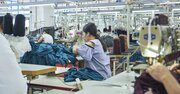 服のタグに「PRC」、それは中国製品です