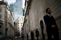 英中銀、ハト派的でも景気後退辞さず