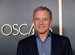 ディズニーのアイガー会長、駐中国大使職に関心