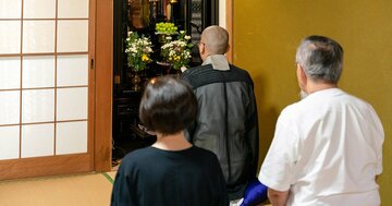 お盆にお経をあげてもらっている中で騒ぎ出した親戚の子ども→親も安心させる一言は？