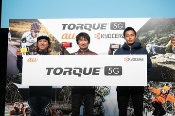 アウトドアのスペシャリストたちが使うスマホに「TORQUE」を使う理由