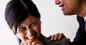 【要注意】職場の人間関係を一瞬で“崩壊”させるひと言・ワースト3