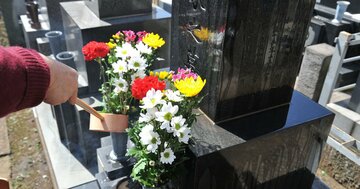 「墓じまい」にトラブル多発!親族間の諍い、お寺からの高額請求…