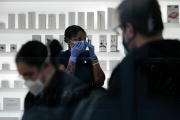 アップル、オフィス勤務再開を再び延期　感染拡大を受け
