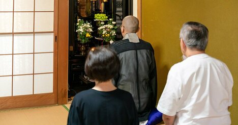 お盆にお経をあげてもらっている中で騒ぎ出した親戚の子ども→親も安心させる一言は？