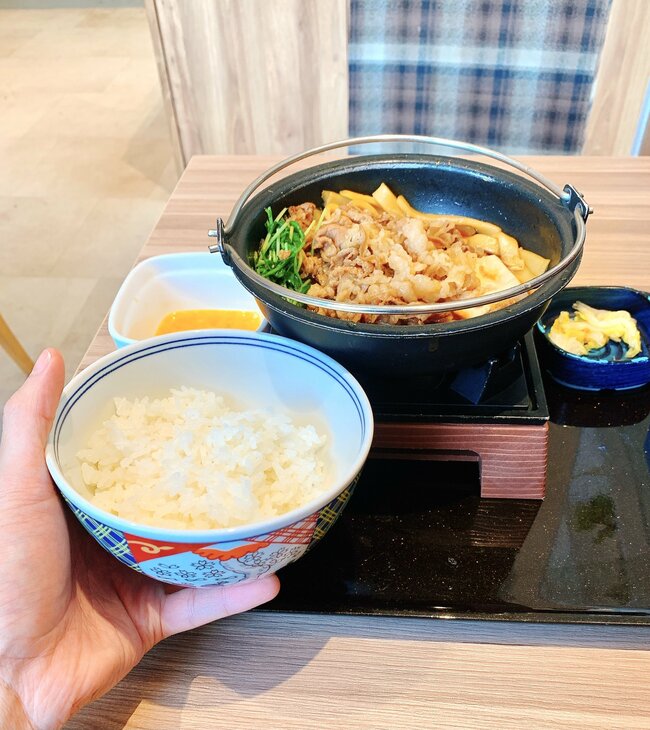 「大盛りご飯4杯いただきました」吉野家の“お肉ドカ盛りメニュー”ご飯おかわり無料なのが嬉しい!「明らかに肉の量が多いわよ」「腹がパッツンパッツンです」《実食レビュー》