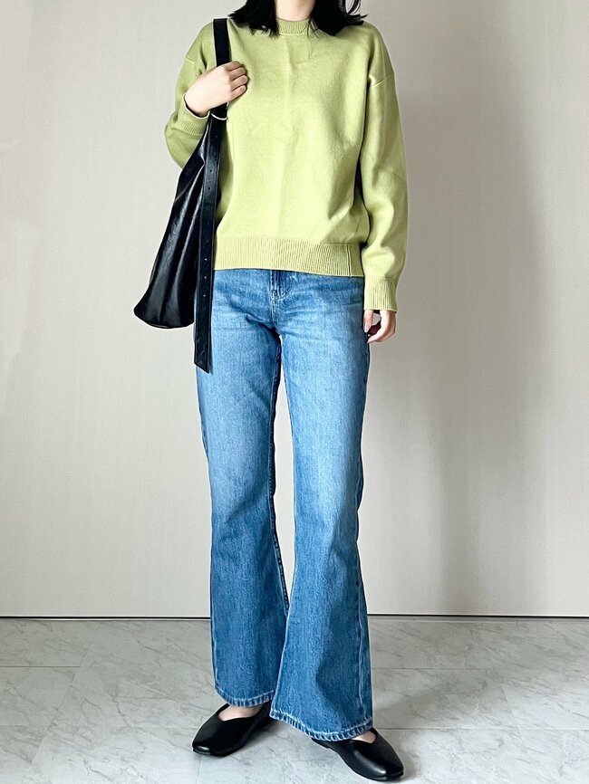 「とにかく着痩せする」「色違いで3本購入」ユニクロの“1990円ジーンズ”はくだけで脚長に見えて嬉しい！「出会えてよかった神商品」